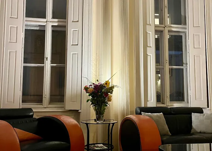 Pyvo Street Home With Balcony Near The Danube