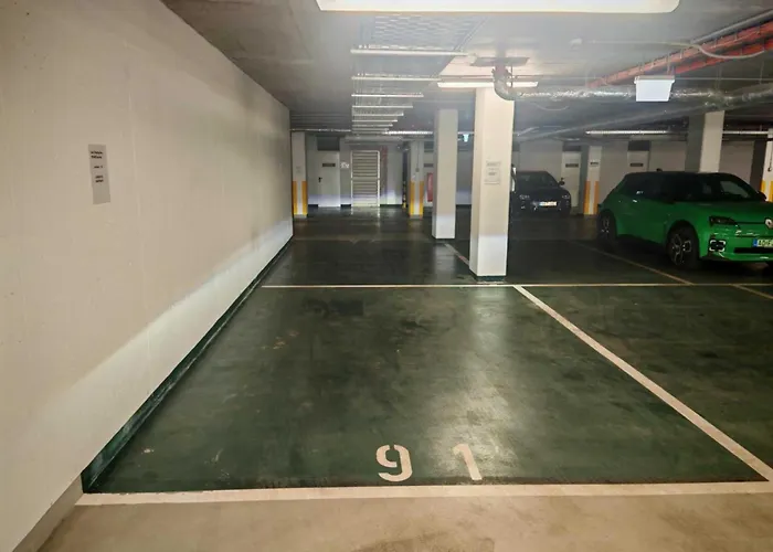 Design Apartment Near City Park With Free Parking