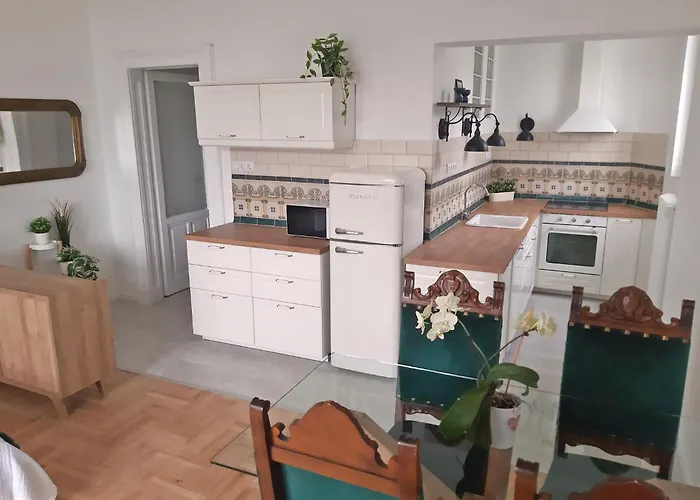 Green Hill Apartment