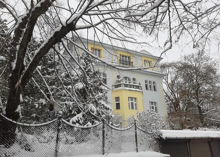 Green Hill Apartment