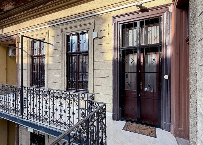 Elegant 125M2 Apartment Downtown Budapest