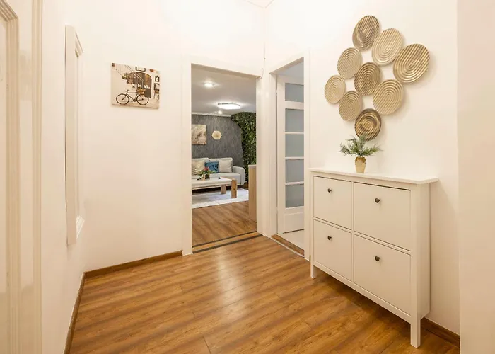 Cozy Quentin Apartment Near Danube River