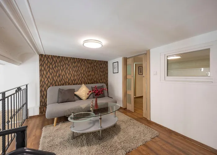 Cozy Quentin Apartment Near Danube River