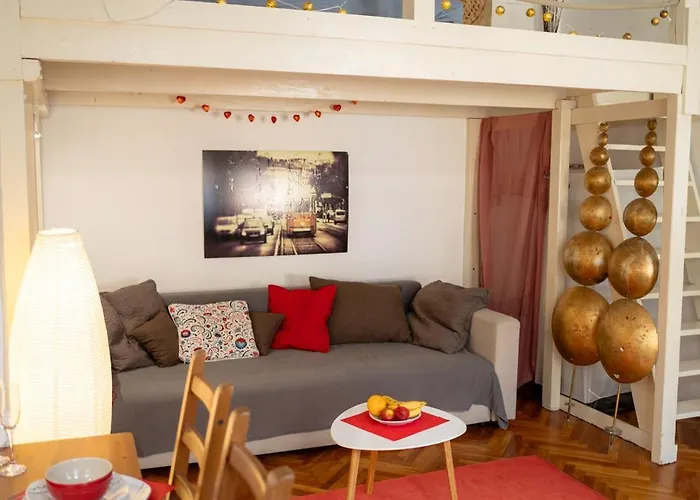 Gallery Flat In Party District