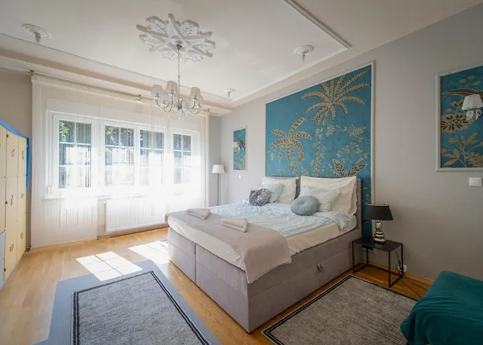 Serpentine Apartments At Buda Castle
