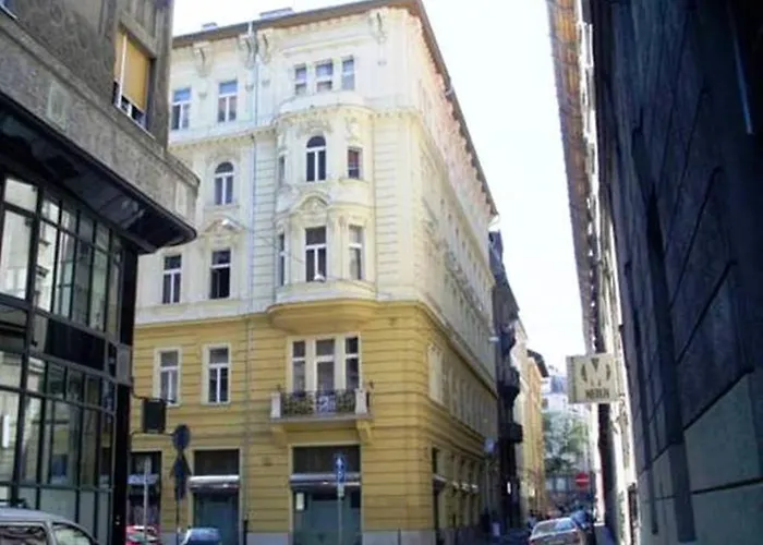 Budapest Loft Central Design Home
