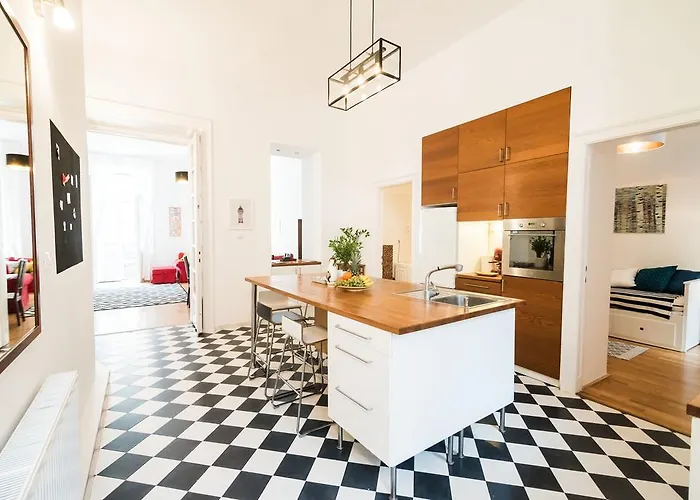 Anker Apartment At Deak Sq.
