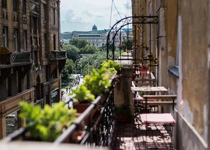 Anker Apartment At Deak Sq.