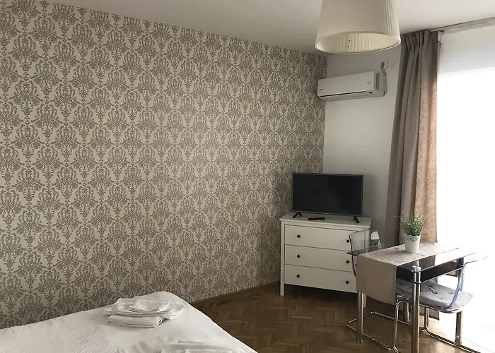 Budapest Downtown s With Balcony & Optional Garage & Restaurant In The Building