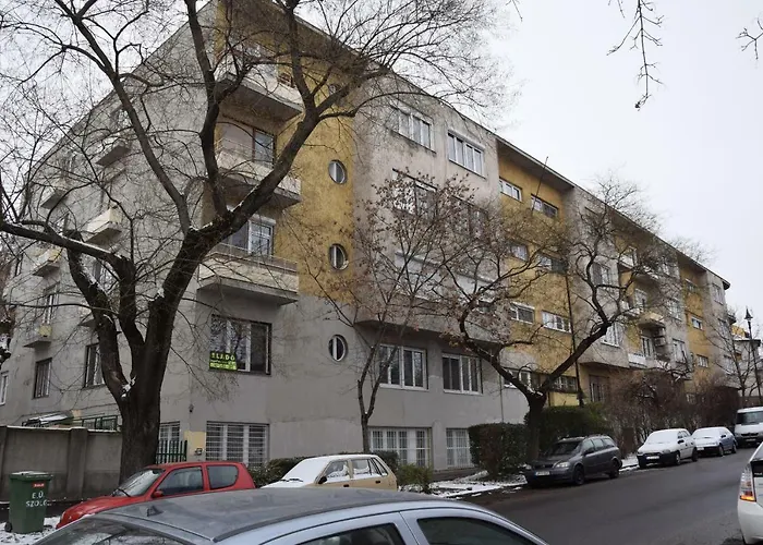 Bleak House - Bauhaus Home In Greener Budapest