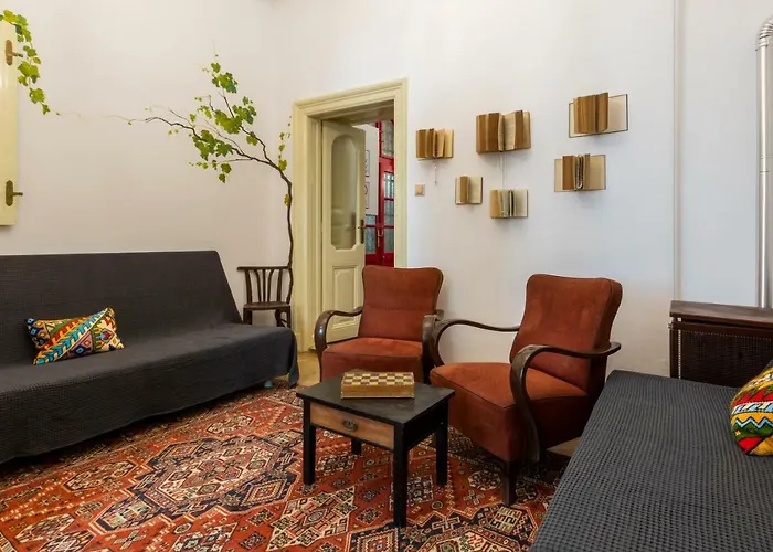 Vintage Home In The Center