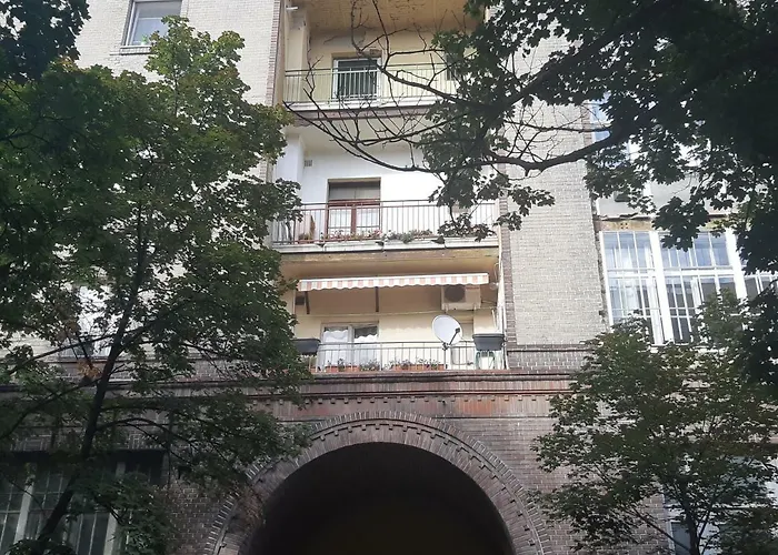 2 Bedroom Apartment Near Heroes Square