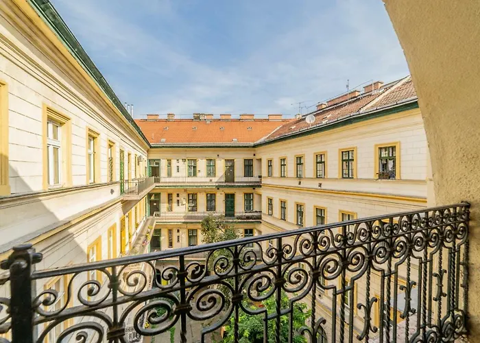 Dohány Residency Inner City Synagogue